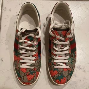 Gucci GG Supreme Monogram Sneakers